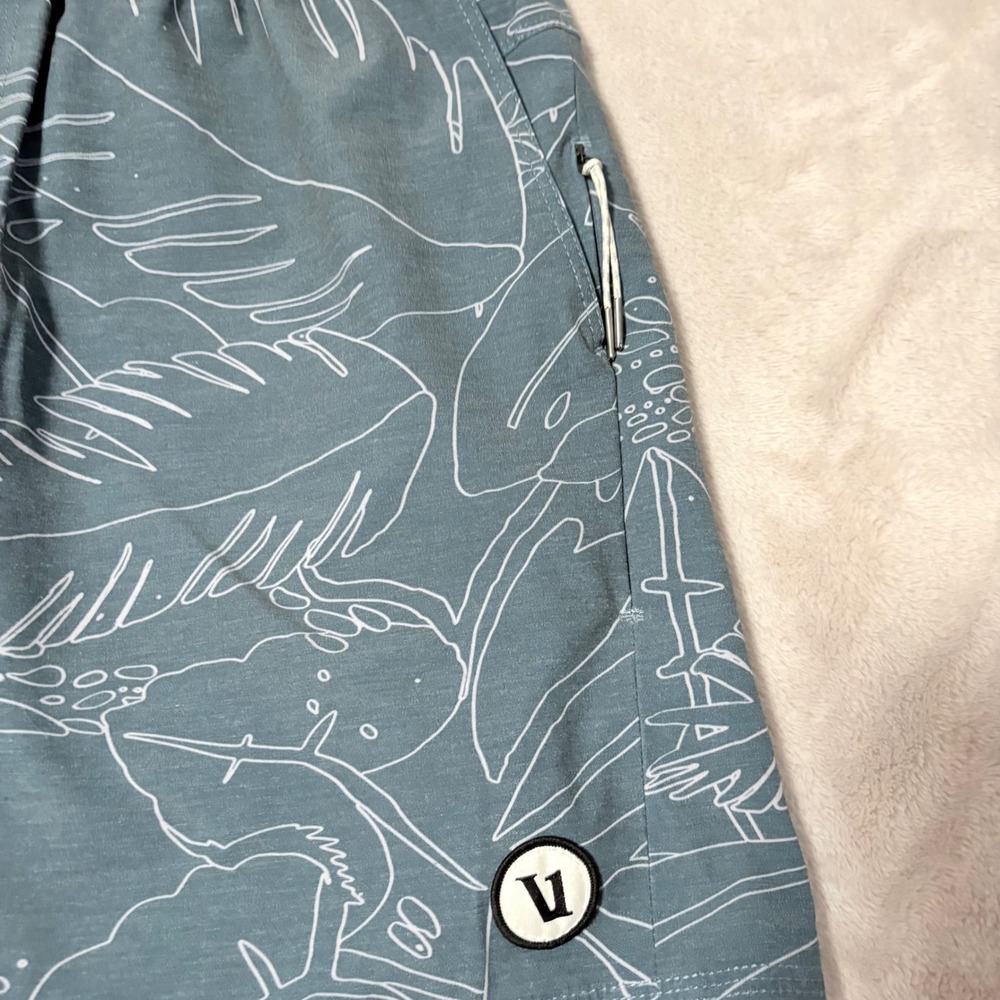 Vuori Cape Performance Shorts Mens Blue Size Medium Tropical Leaf Print - Picture 2 of 8